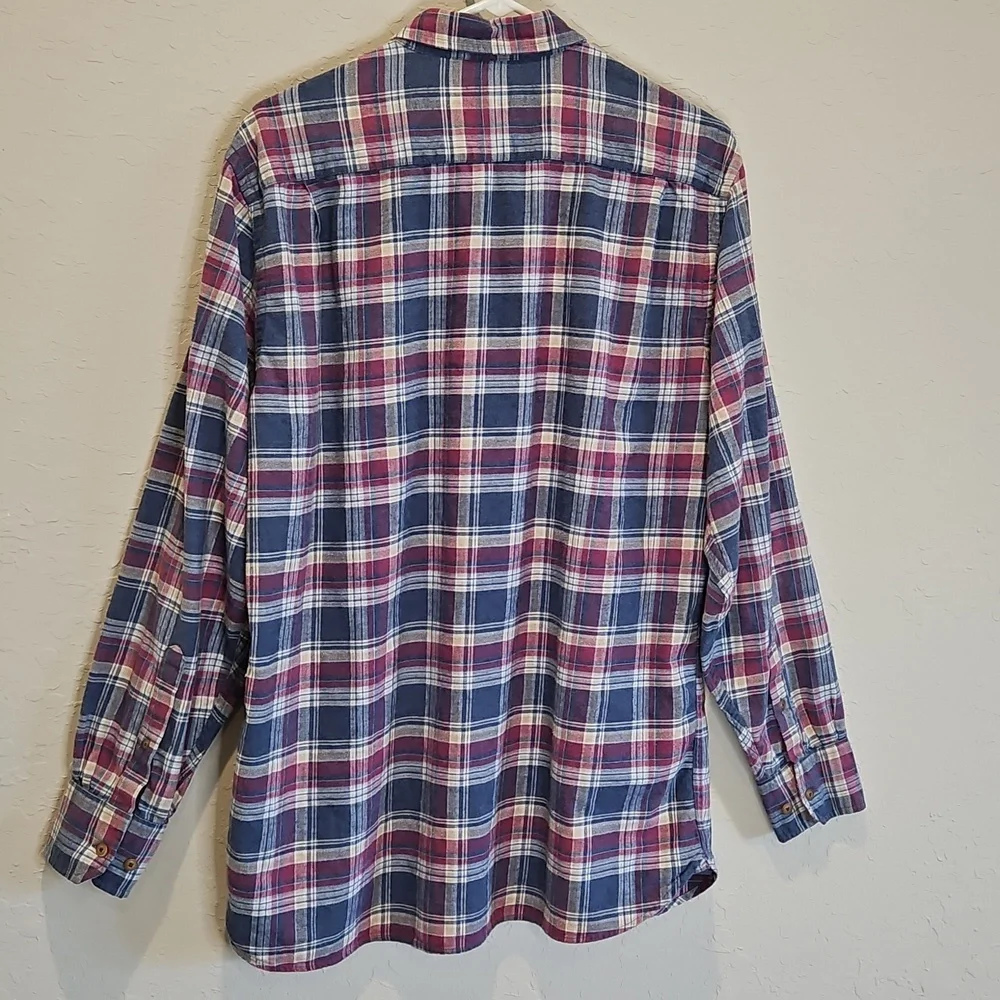 Southern Tide, Classic Fit Button Front, long sleeve shirt, size large - Picture 7 of 10